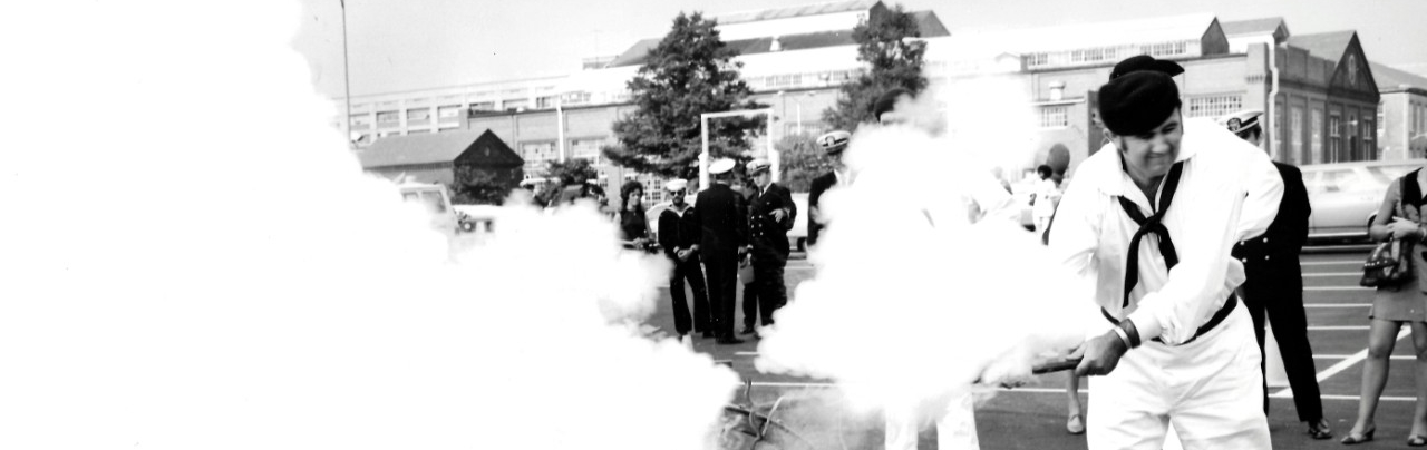 <p class="MsoNormal" style="margin-bottom: .0001pt; line-height: normal;">NMUSN-41:&nbsp;&nbsp; Replica Cannons fired
for 25th Anniversary of the Navy Museum, October 1987.&nbsp;&nbsp; In celebration of the 25<sup>th</sup>
Anniversary, replica cannons are fired towards the Anacostia River, Washington
Navy Yard, Washington, D.C.&nbsp;&nbsp; National
Museum of the U.S. Navy Photograph Collection.&nbsp;</p>
