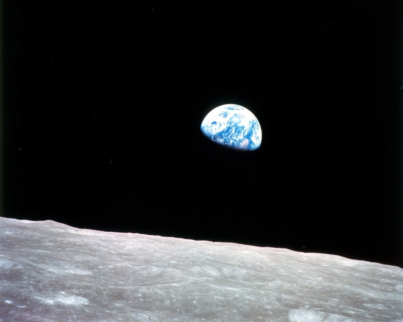 Apollo 8 Crew Show Pictures of Earth and Moon from Spacecraft