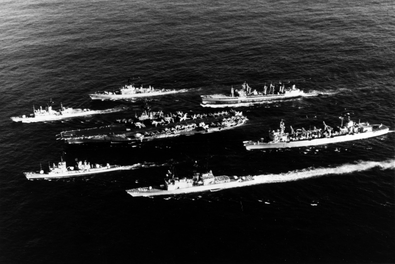 USS Midway (CV-41) in battlegroup formation