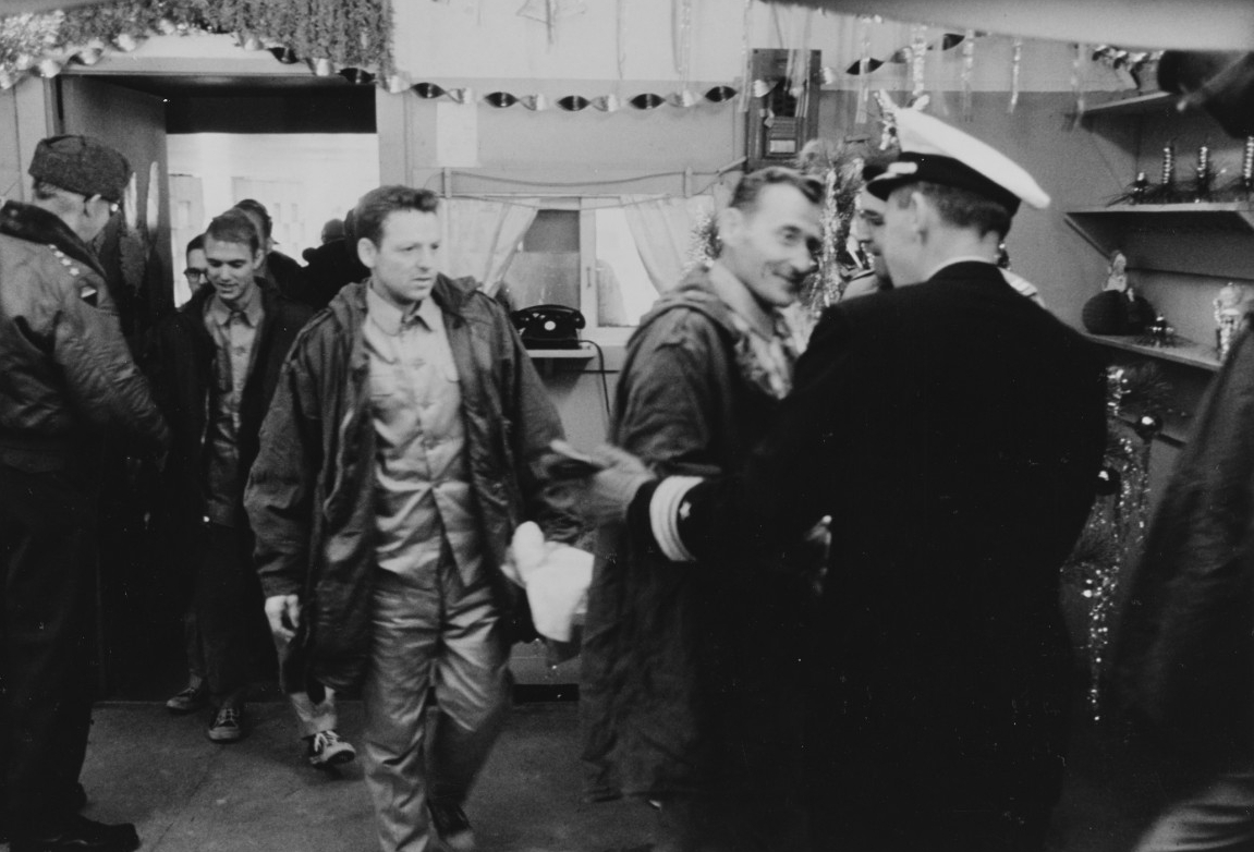 Photo #: K-64711 Repatriation of USS Pueblo Crew, December 1968