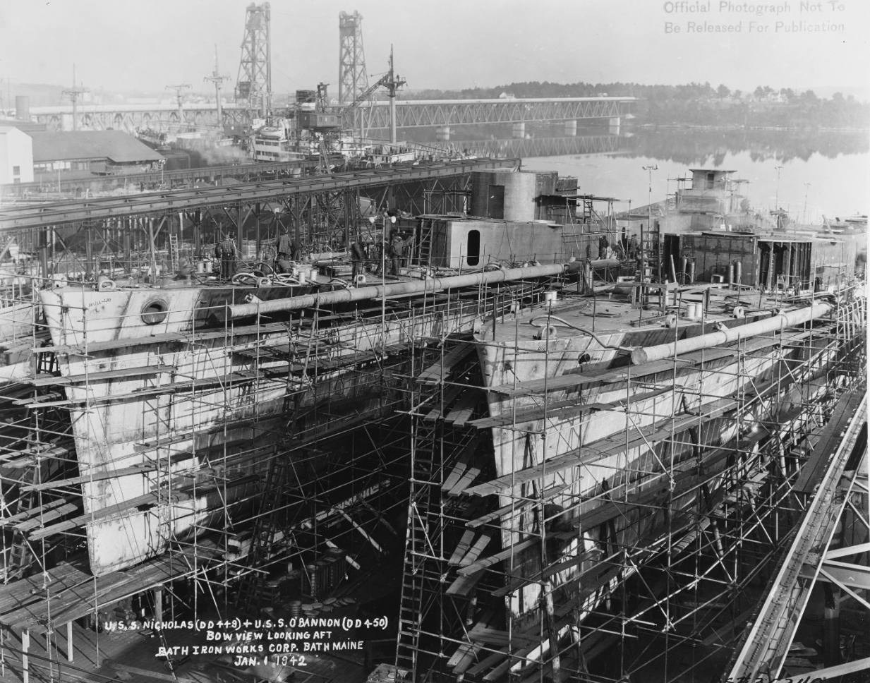 USS Nicholas (DD-449) and USS O'Bannon (DD-450) under construction