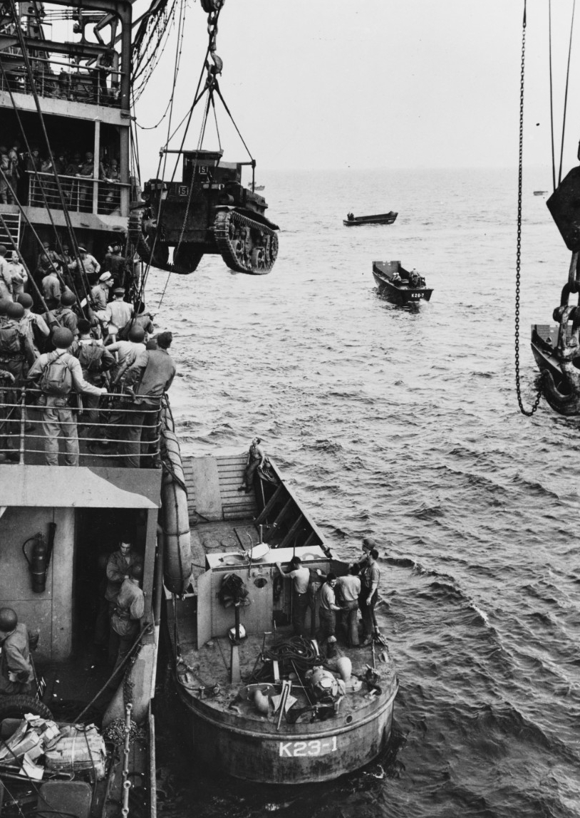 Photo #: 80-G-10973 Guadalcanal-Tulagi Landings, 7-9 August 1942