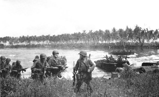 Los Negros landing, 29 February 1944 - U.S. Army troops landing on shore