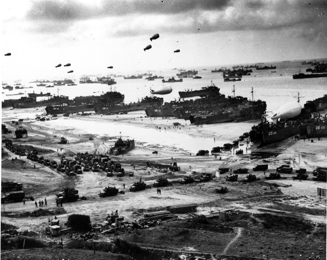 Photo #: 26-G-2517 Normandy Invasion, June 1944