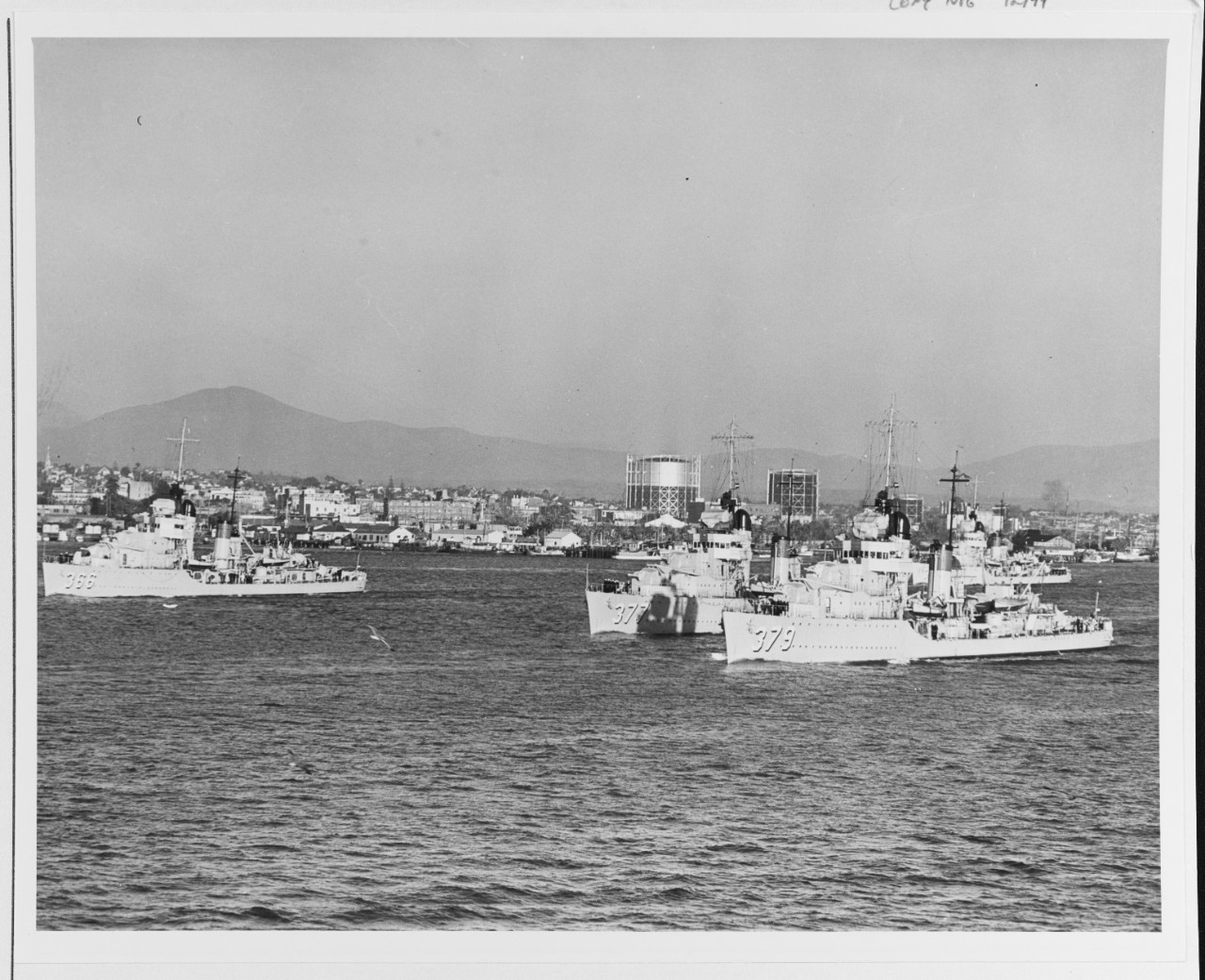 Photo #: 80-G-1031563  Destroyers underway in San Diego Harbor, California, 1938