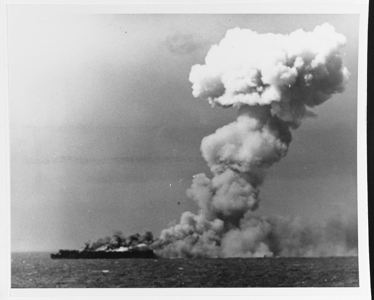 Photo #: 80-G-287970  Loss of USS Princeton (CVL-23), 24 October 1944