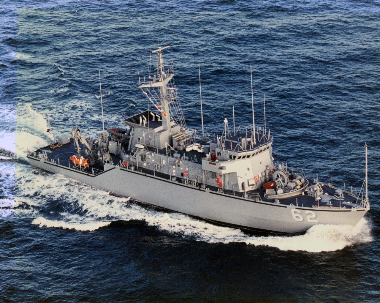 Aerial view of coastal mine hunter USS Shrike (MHC-62) underway.