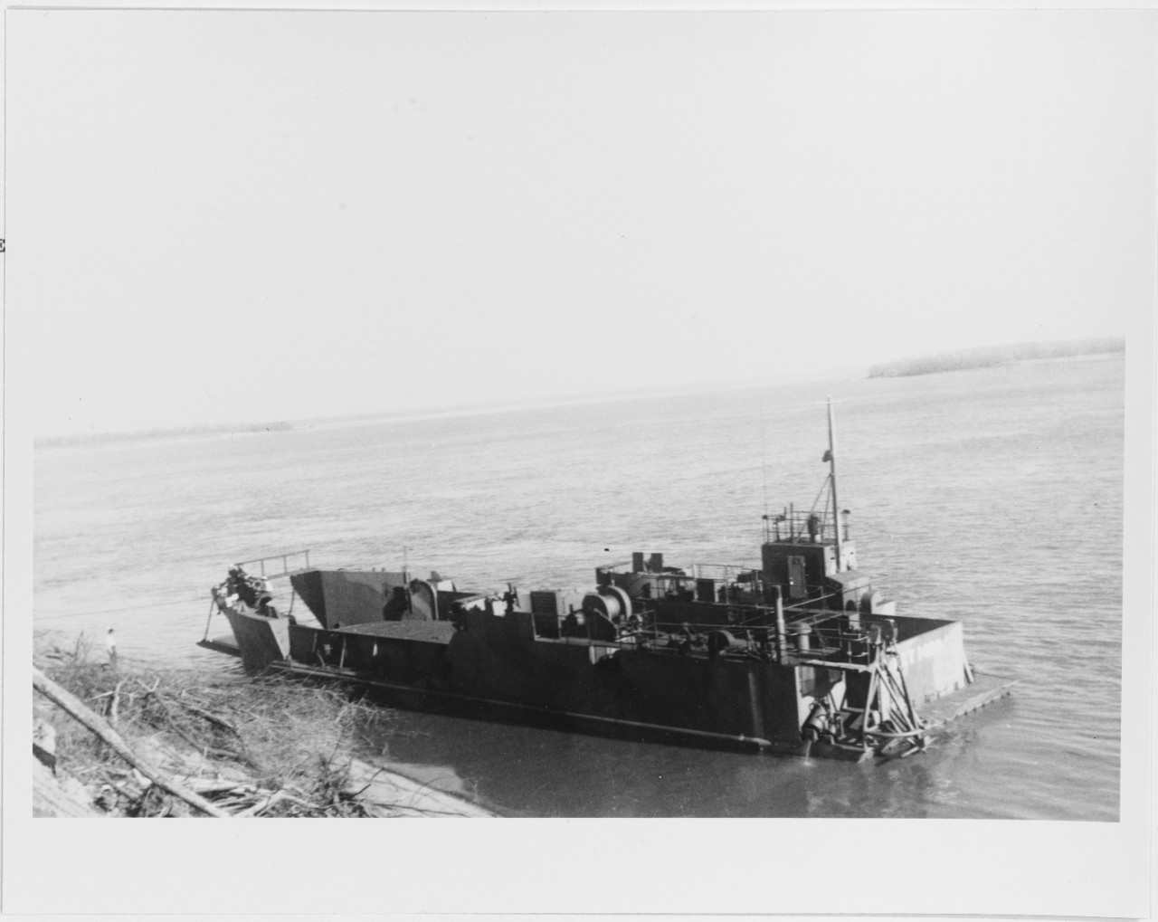 USS LCT-1400 off Island 35, just below Reverie, Tennessee, November 23, 1944