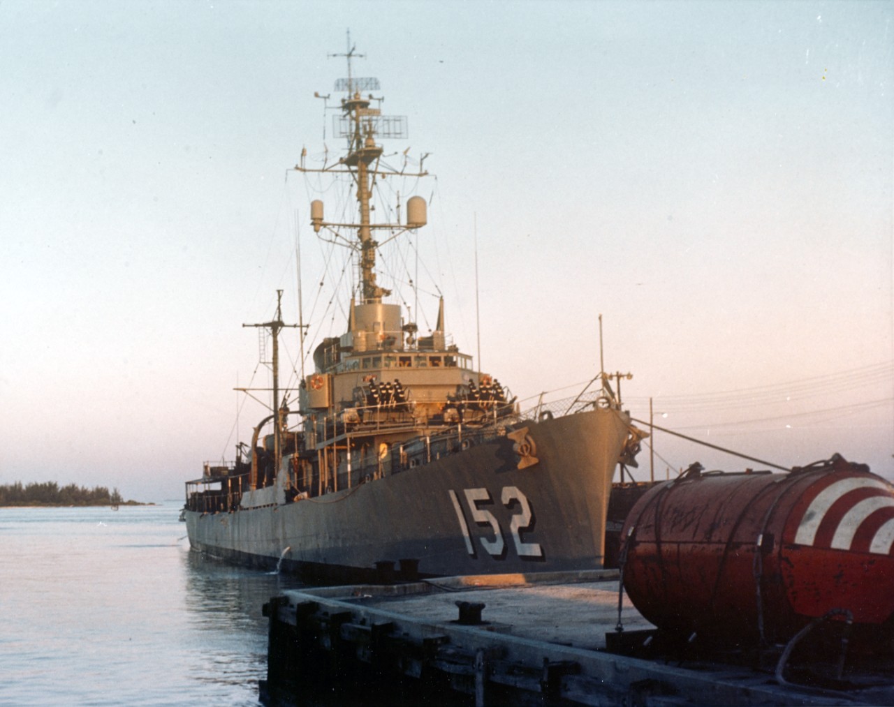 Photo #: NH 85872-KN (Color)  USS Peterson (DE-152)
