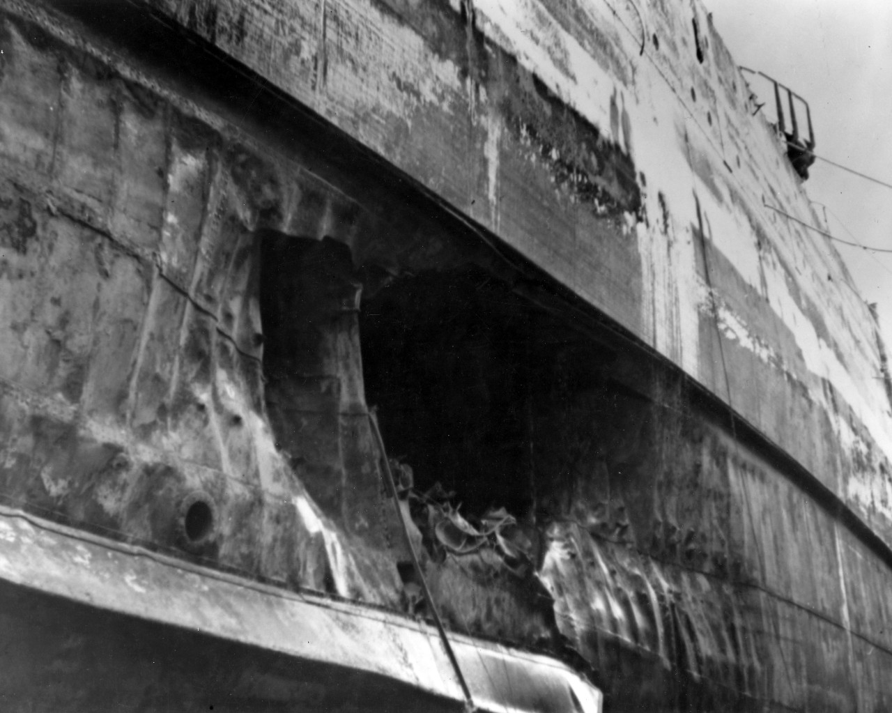 Photo #: 80-G-32917  Pearl Harbor Attack, 7 December 1941