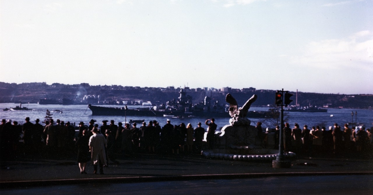Crowds along Riverside Drive in Manhattan watch the ships in the Hudson River during the Navy Day celebrations, 27 October 1945. Battleship Missouri (BB-63) dominates the center of the picture, and Bache is to the right. (U.S. Navy Photograph 80-...