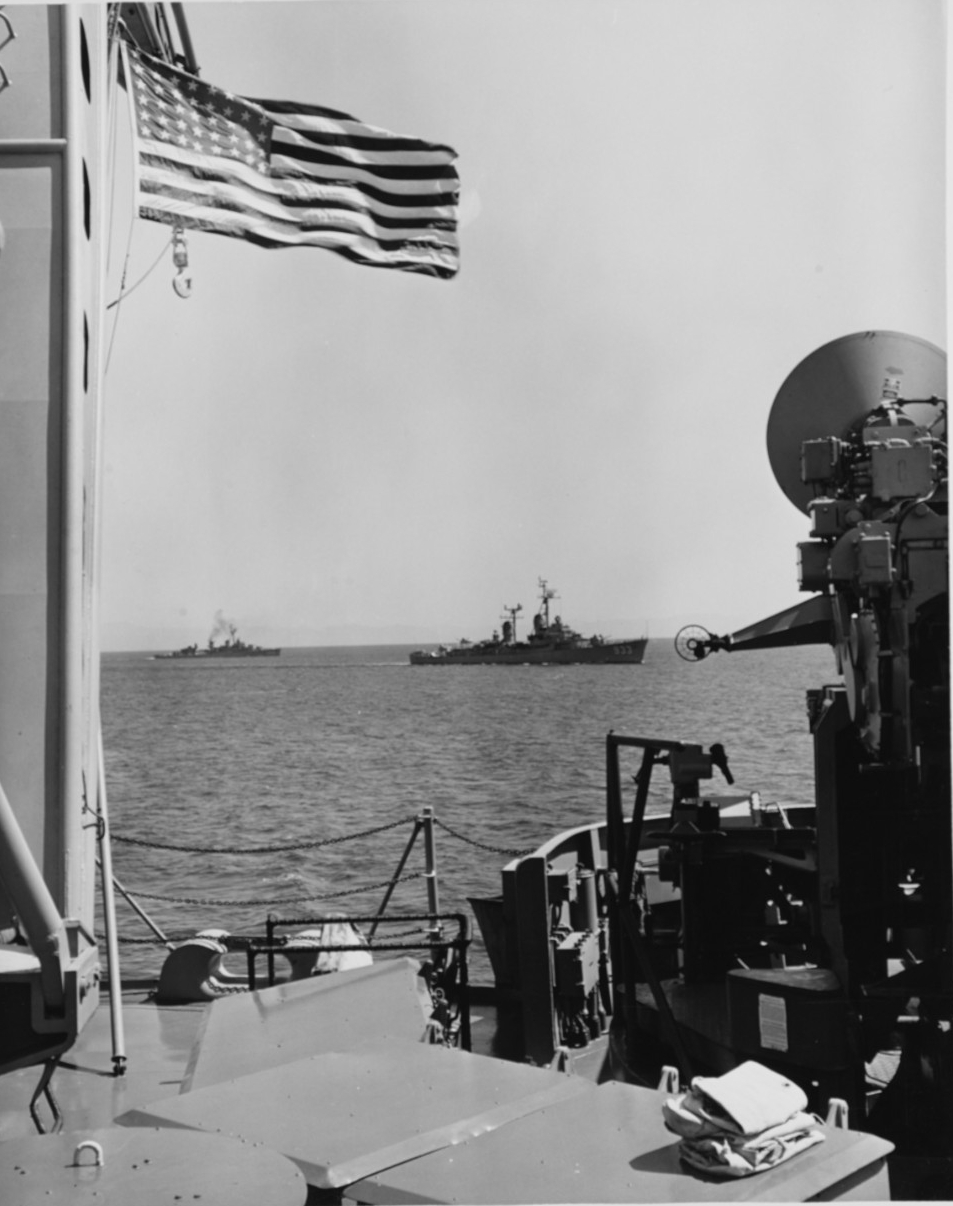 USS Barry (DD-933) and USS Wadleigh (DD-689)