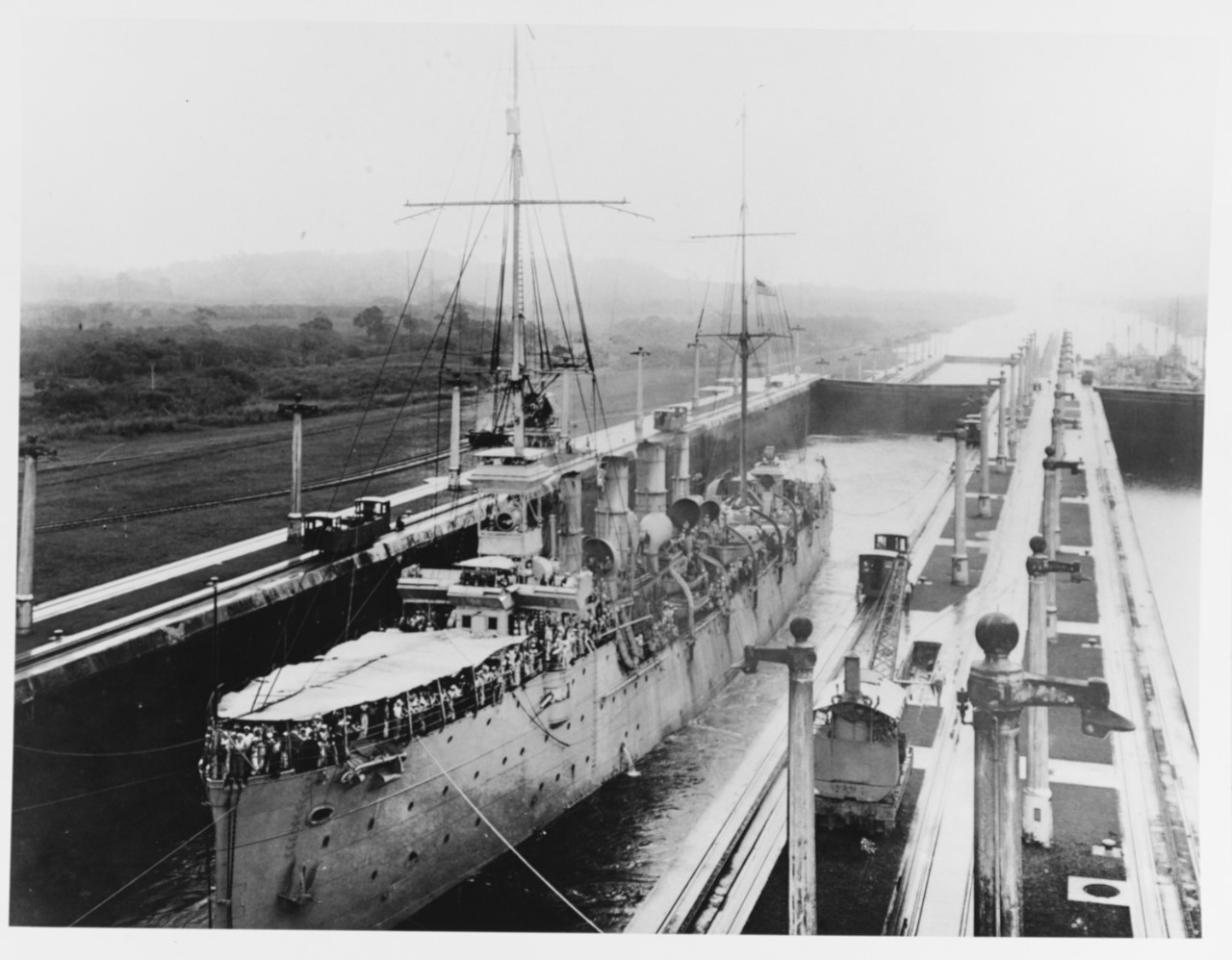 Birmingham glides through the Middle West Chamber of the Gatun Locks while the Pacific Fleet passes through the Panama Canal, 24 July 1919. (Naval History and Heritage Command Photograph NH 75717)