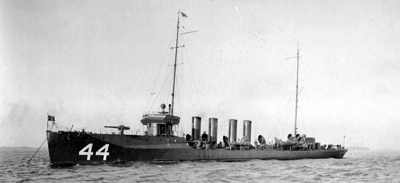 Cummings, her division number (a script “6”) displayed on her no. 2 stack, lies anchored in Hampton Roads, circa December 1916. (U.S. Navy Bureau of Ships Photograph 19-N-1745, National Archives and Records Administration, Still Pictures Branch, ...