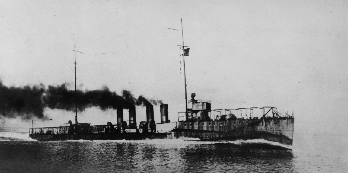 Downes running builder's trials, circa 1914. (Naval History and Heritage Command Photograph NH 92951)