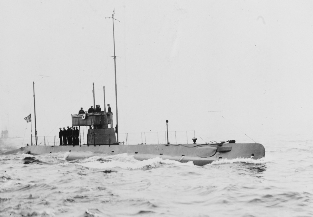 E-1 underway in New York Harbor during the naval review on 14 October 1912. (Naval History and Heritage Command Photograph NH 41946)
