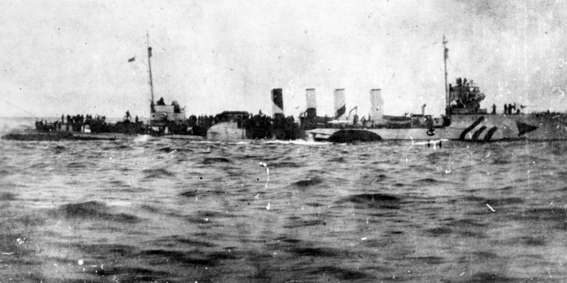 While U-58 lies alongside, down by the bow, Fanning goes about the business of recovering the doomed U-boat’s crew, 17 November 1917. (U.S. Navy Bureau of Ships Photograph C&R 24-29-19, National Archives and Records Administration, Still Pictures...