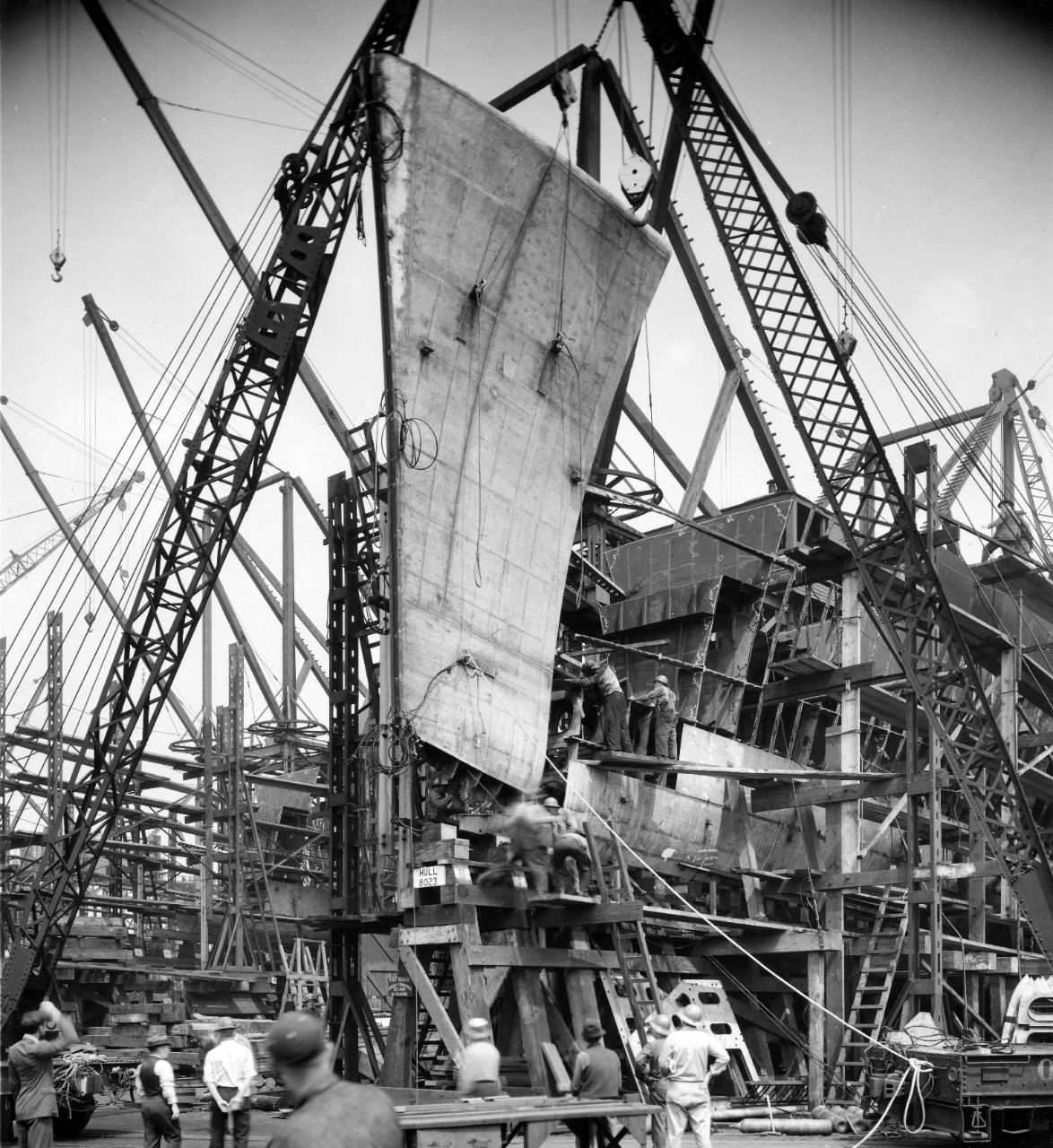 This photograph shows a ship, possibly Frank E. Evans, under construction at Bethlehem Steel’s Staten Island shipyard during World War II. (Naval History and Heritage Command Photograph UA 487.02)