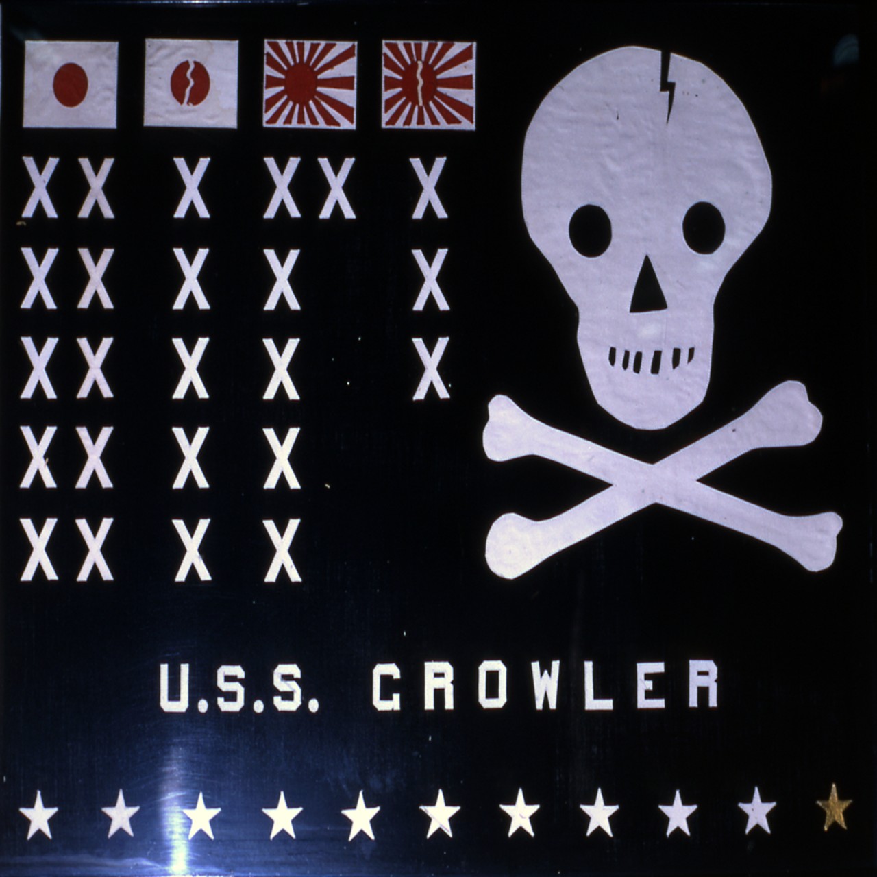 Battle flag of Growler depicts the enemy ships she had sunk as well as her eleven war patrols, with the gold star indicating she was on eternal patrol. (Naval History and Heritage Command Photograph UA 80.01.01)