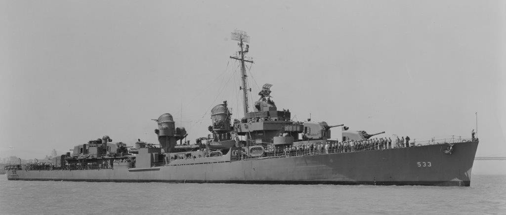Hoel underway in San Francisco Bay, 3 August 1943, her crew at quarters. At this point the ship’s secondary battery includes three 40-millimeter twins and 10 20-millimeter single mounts. (Naval History and Heritage Command Photograph NH 97895)