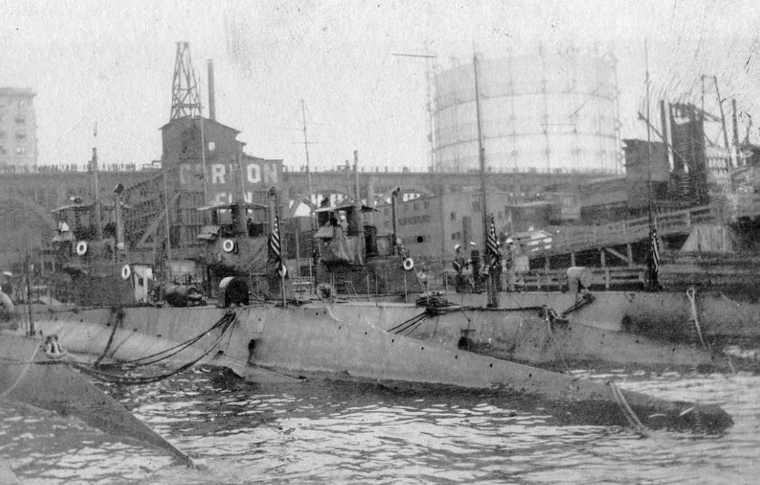 Submarines K-6, K-2, K-5, and K-1 at the 135th Street Pier, New York, N.Y., 1915. (Naval History and Heritage Command NH 2014.55.01)