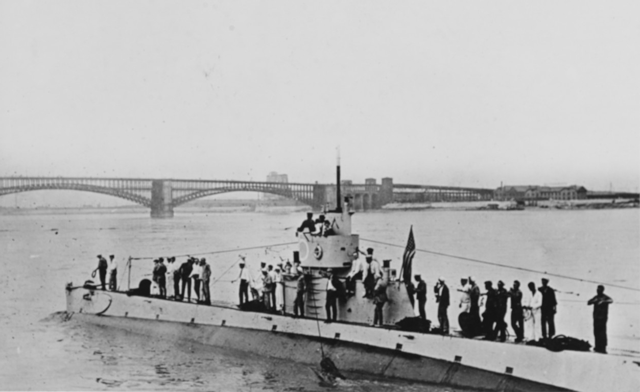 K-5 taking a party of St. Louis businessmen down for a dive in the Mississippi River, 1919. (Naval History and Heritage Command Photograph NH 52378)