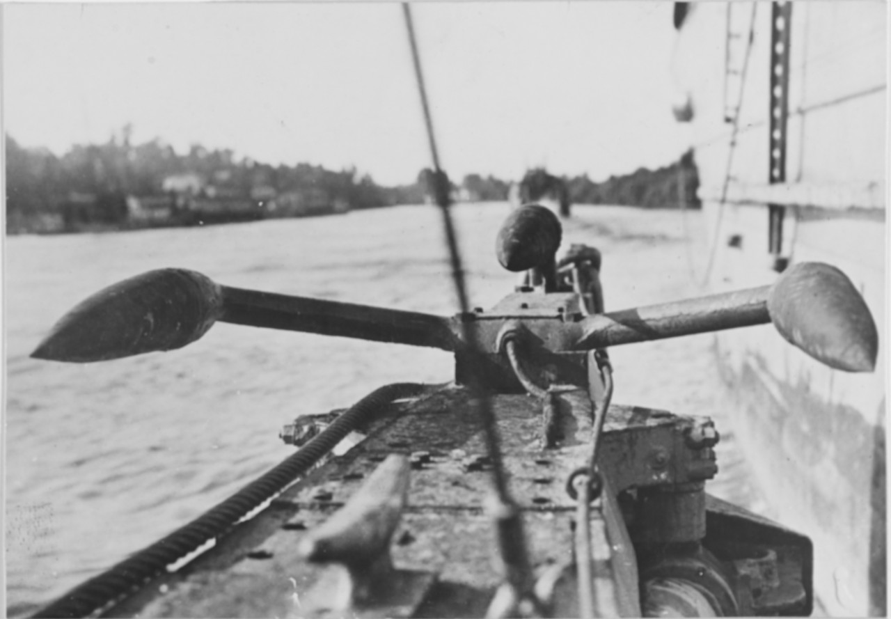 K-5’s Y-Tube hydrophone mounted on the bow, 1919. (Naval History and Heritage Command Photograph NH 52379)