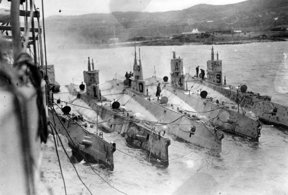 L-type submarines alongside Bushnell (Submarine Tender No. 2) at Bantry Bay, Ireland, in 1918. These submarines are, from left to right: unidentified submarine; L-1 (Submarine No. 40); L-10 (Submarine No. 50); L-4 (Submarine No. 43); and L-9 (Sub...
