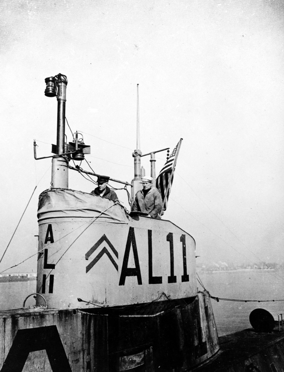 Close-up view of L-11’s conning tower taken at the Philadelphia Navy Yard in 1919. Note the overseas service chevrons painted adjacent to her “AL11” identifier. (Naval History and Heritage Command Photograph NH 51180)