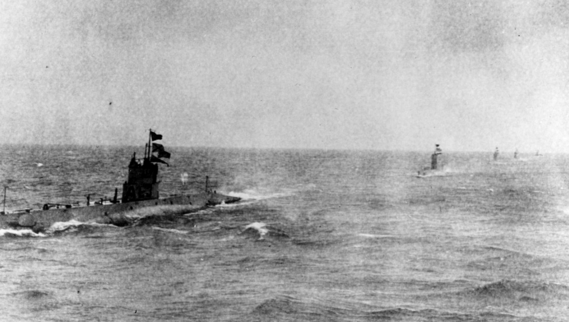 AL-3 leading a column of L-class submarines off Berehaven, 1918. (Naval History and Heritage Command Photograph NH 51130)