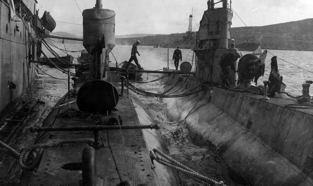 AL-3 and AL-1, at right, alongside Bushnell at Berehaven, in 1918. Note man walking on a plank between the two boats; SC-Tube hydrophone on AL-3's foredeck; and AL-1's retractable 3-inch/23 caliber gun. (Naval History and Heritage Command Photogr...