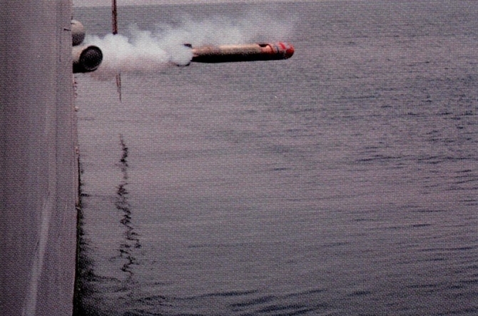 Lake Champlain (CG-57) III 1988-Torpedo