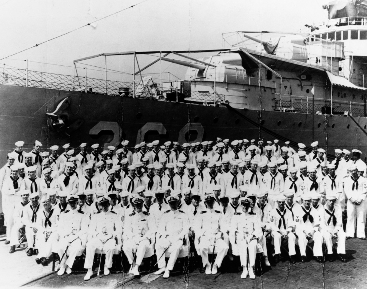The officers and men of the destroyer Reid posing for a picture at the New York Navy Yard, circa 1937. (Naval History and Heritage Command Photograph NH 86794)