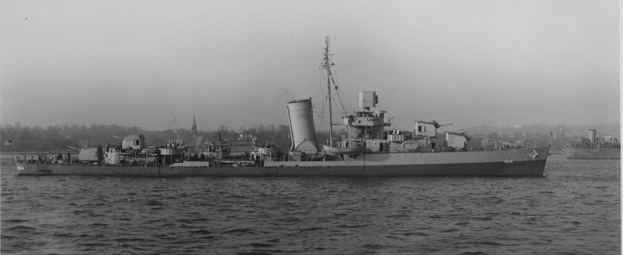 Rhind anchored at New York City, 4 December 1942. Note that the aftermost 5-inch/38 mount, Mt. 54, retains the “E” on the side of the gunhouse. (U.S. Navy Bureau of Ships Photograph BS 40386, National Archives and Records Administration, Still Pi...