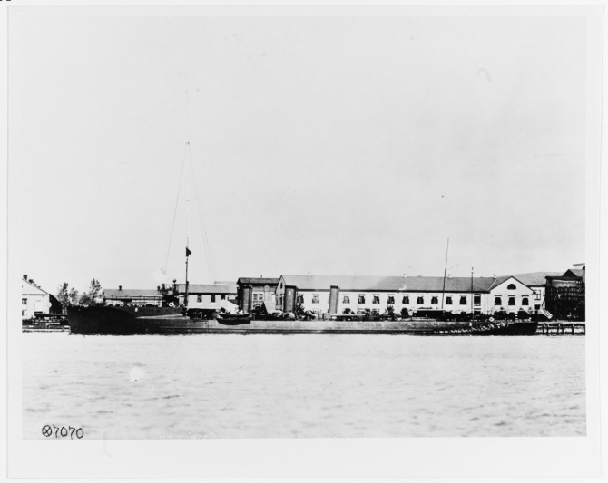 Roe in port, circa 1910-1915. (Naval History and Heritage Command Photograph NH 43764) 
