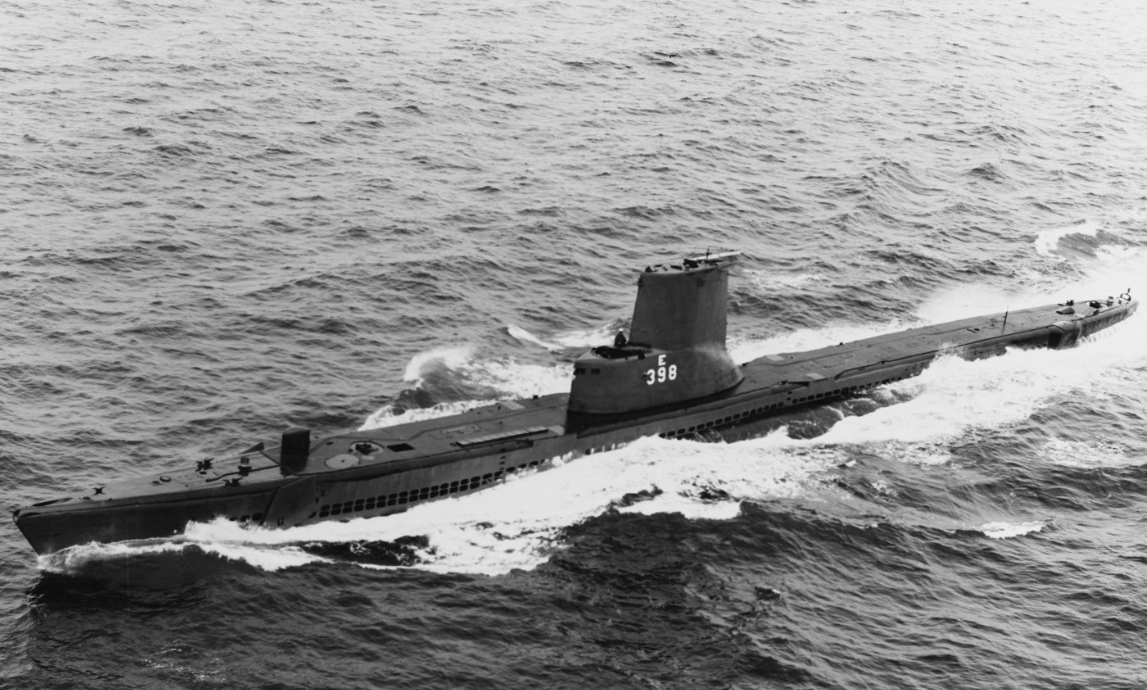 Segundo underway at sea, 1 March 1966. (Naval History and Heritage Command Photograph NH 1115253)