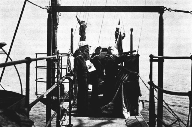Signal gang on the bridge of the USS St. Louis, 1905