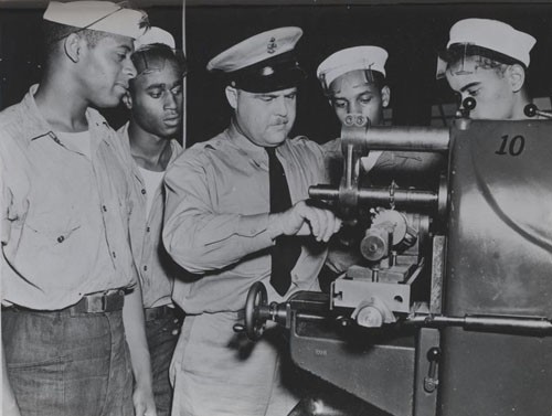 "Machinist's mates school, US Naval Training Station Great Lakes, Illinois: operation of a milling machine."