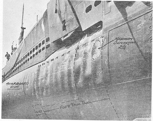 Photo 6-1: TUNNY (SS232). General view of starboard side forward showing deformation in way of single hull and forward trim tank.