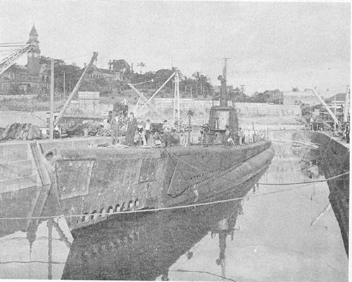 Photo 13-8: GROWLER (SS215). Undocking from Moreton Drydock on 1 May 1943 with the new bow completely installed.