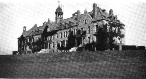 A picture of the Naval War College which is located in Newport, Rhode Island and was the center of pre-war planning against Spain.