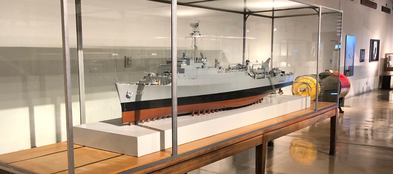 <p>NMUSN Ship Model:&nbsp; USS Thomaston (LSD-28)&nbsp;</p>
