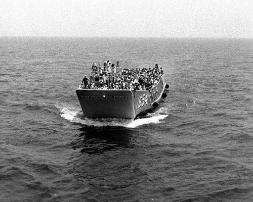 LCU-1654, with 276 refugees from war-torn Beirut, Lebanon, approaches USS Spiegel Grove (LSD-32). NHHC Photograph Collection, Navy Subject Files, Wars and Events.