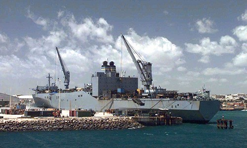 330-CFD-DD-SD-00-00871:   Operation Restore Hope.  Military Sealift Command Ship, SS Capella (T-AKR-293), an Algol-class vehicle cargo ship, as it offloads military vehicles in the Port of Mogadishu.   Photographed by PHCM Terry C. Mitchell, January 20, 1993.   Official U.S. Department of Defense photograph, now in the collections of the National Archives. 
