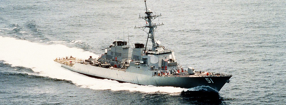 330-CFD-DN-SC-92-01472:   USS Arleigh Burke (DDG-51), 1991.   Starboard bow view of the guided-missile destroyer underway off the Virginia Capes, Atlantic Ocean, July 19, 1991.   Photographed by PHAN Vann.   Official U.S. Navy Photograph, now in the collections of the National Archives.