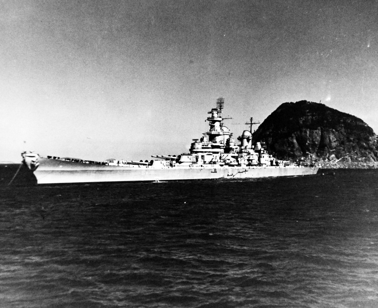80-G-421096:  USS Iowa (BB 61), 1945.   USS Iowa  anchored in Tokyo Bay, Japan, September 1945. Official U.S. Navy Photograph, now in the collections of the National Archives.    (2014/8/20). 