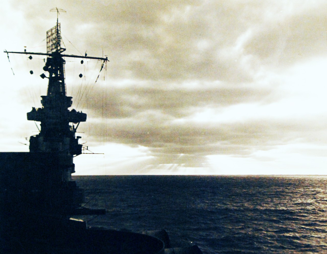 80-G-22059: USS Ranger  (CV-4), 1942.     Sunrise on high seas as viewed from USS Ranger (CV-4).  Photograph released August 31, 1942.  Official U.S. Navy photograph, now in the collections of the National Archives.  (2016/09/20).