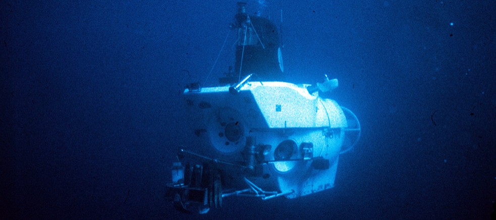 Image:    NUR 07550:   DSV Alvin, exploring hydrothermal vents, August 1978.  Courtesy of the National Oceanic and Atmospheric Administration.