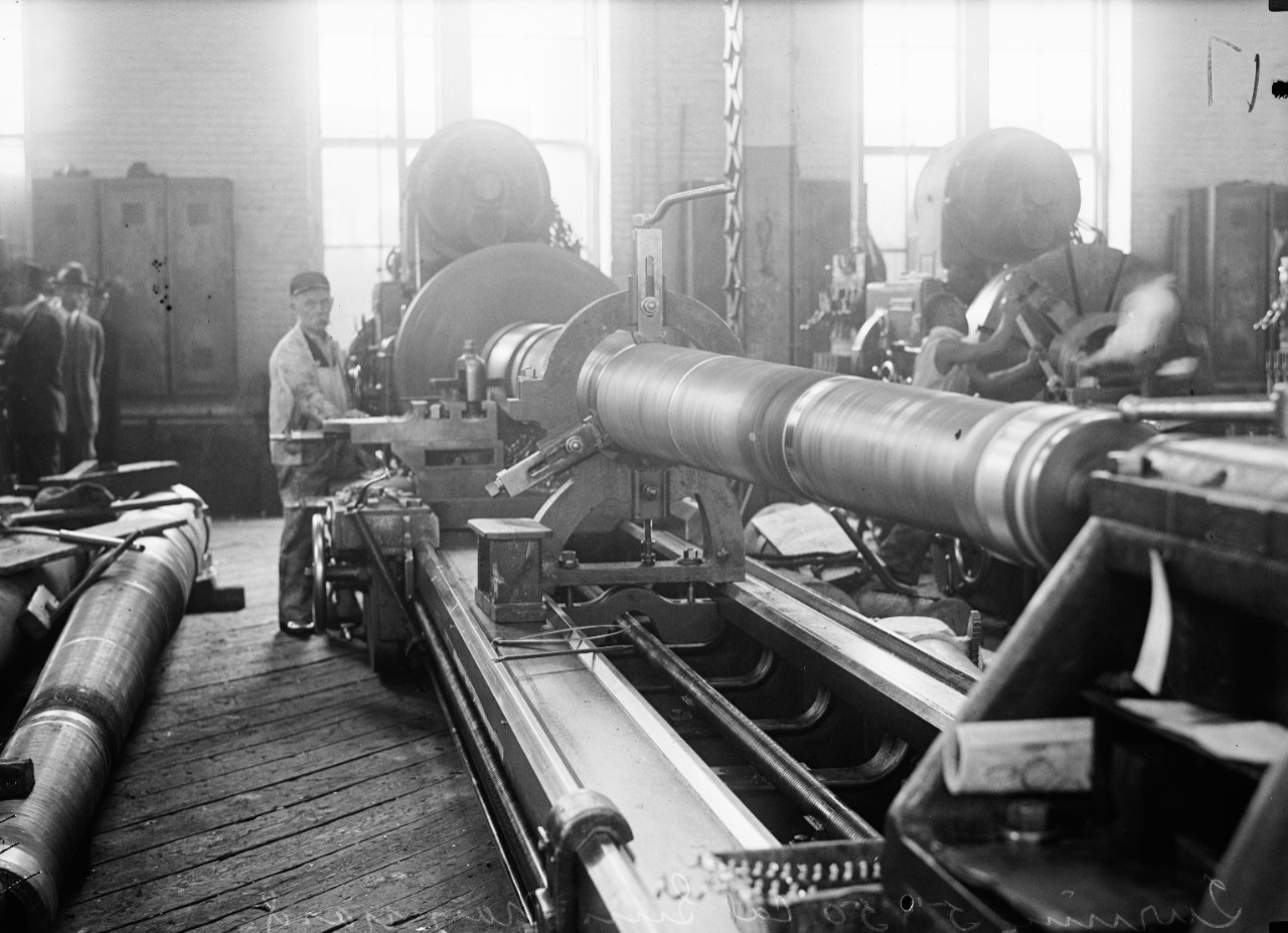 LC-DIG-HEC-10064:  U.S. Naval Gun Factory, Washington Navy Yard, 1917.  Turning, examining and boring a 5 inch, 50 cal. gun.    Photographed by Harris & Ewing, 1917.   Courtesy of the Library of Congress.