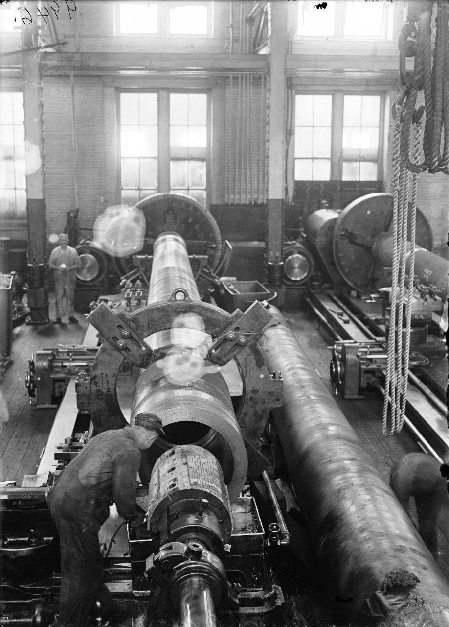 LC-DIG-HEC-10066:   U.S. Naval Gun Factory, Washington Navy Yard, 1917.  Boring breech of 14” gun.  Harris & Ewing photograph, circa 1917.  Courtesy of the Library of Congress.